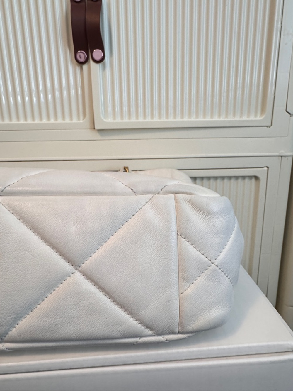 CHANEL White Quilted Leather Tote with Mixed Metal Chain Straps - Picture 9 of 13